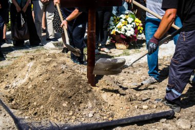 Lviv, Ukrayna, 29 Ağustos 2024 Mars Alanı 'ndaki mezarcılar tarafından gömüldü, Lviv askeri mezarlığı, Rus ordusuna karşı savaşta ölen iki Ukraynalı asker..