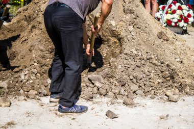 Lviv, Ukrayna, 29 Ağustos 2024 Mars Alanı 'ndaki mezarcılar tarafından gömüldü, Lviv askeri mezarlığı, Rus ordusuna karşı savaşta ölen iki Ukraynalı asker..