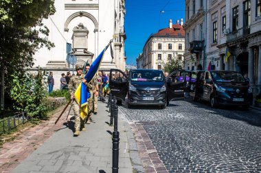 Lviv, Ukrayna, 29 Ağustos 2024 'te Lviv' deki Aziz Havariler Kilisesi 'nde Rus ordusuna karşı savaşta ölen iki Ukraynalı asker için düzenlenen cenaze töreni..