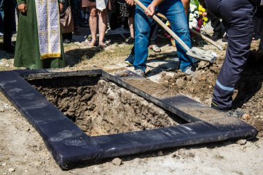 Lviv, Ukrayna, 29 Ağustos 2024 Mars Alanı 'ndaki mezarcılar tarafından gömüldü, Lviv askeri mezarlığı, Rus ordusuna karşı savaşta ölen iki Ukraynalı asker..