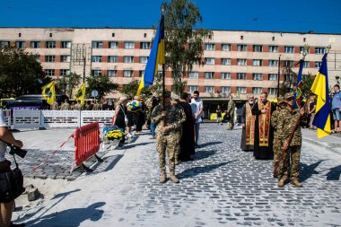 Lviv, Ukrayna, 31 Ağustos 2024 'te Mars Alanı' nda, Lviv askeri mezarlığında Rus ordusuna karşı savaşta ölen Azov askerinin cenazesi için düzenlenen tören..