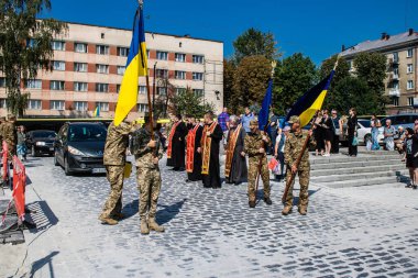 Lviv, Ukrayna, 31 Ağustos 2024 'te Mars Alanı' nda, Lviv askeri mezarlığında Rus ordusuna karşı savaşta ölen Azov askerinin cenazesi için düzenlenen tören..