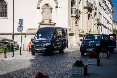 Lviv, Ukrayna, 31 Ağustos 2024 askeri cenaze töreni Lviv 'deki Aziz Havariler Kilisesi' nde, Rus ordusuna karşı savaşta ölen Azov askeri için..