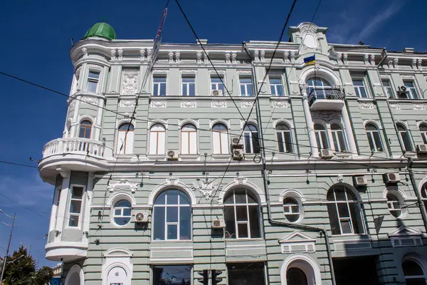 Kharkiv, Ukrayna, 5 Eylül 2024 Kharkiv şehri. Rusya ile savaş sırasında, Harkiv binaları Rus füzeleri tarafından tehdit edildi. Altyapı ve binalar birincil hedeflerdir.