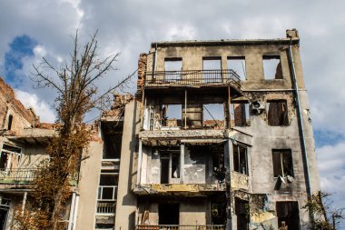 Kharkiv, Ukrayna, 11 Eylül 2024 Kharkiv şehri. Rusya ile savaş sırasında Harkiv binaları füzeler tarafından tehdit ediliyordu. Altyapı ve binalar birincil hedeflerdir.