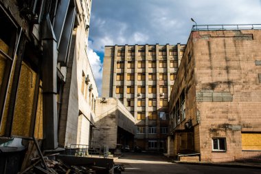 Kharkiv, Ukrayna, 11 Eylül 2024 Kharkiv şehri. Rusya ile savaş sırasında Harkiv binaları füzeler tarafından tehdit ediliyordu. Altyapı ve binalar birincil hedeflerdir.