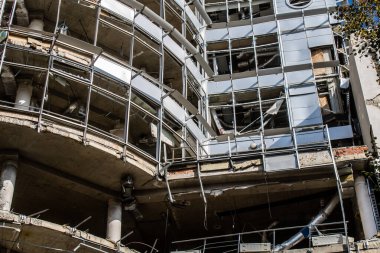 Kharkiv, Ukrayna, 11 Eylül 2024 Kharkiv şehri. Rusya ile savaş sırasında Harkiv binaları füzeler tarafından tehdit ediliyordu. Altyapı ve binalar birincil hedeflerdir.