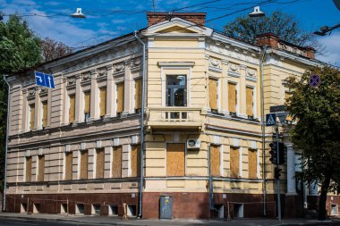 Kharkiv, Ukrayna, 11 Eylül 2024 Kharkiv şehri. Rusya ile savaş sırasında Harkiv binaları füzeler tarafından tehdit ediliyordu. Altyapı ve binalar birincil hedeflerdir.