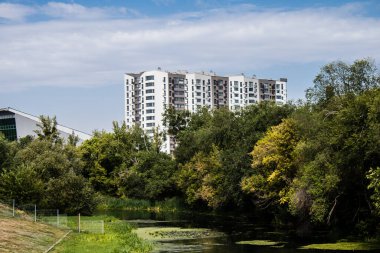 Kharkiv, Ukrayna, 11 Eylül 2024 Kharkiv şehri. Rusya ile savaş sırasında Harkiv binaları füzeler tarafından tehdit ediliyordu. Altyapı ve binalar birincil hedeflerdir.