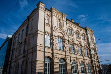 Kharkiv, Ukrayna, 11 Eylül 2024 Kharkiv şehri. Rusya ile savaş sırasında Harkiv binaları füzeler tarafından tehdit ediliyordu. Altyapı ve binalar birincil hedeflerdir.