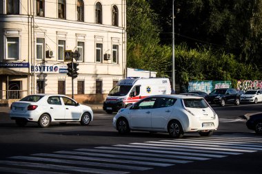 Kharkiv, Ukrayna, 12 Eylül 2024 Kharkiv şehir merkezi ambulansı Rusya ile savaş sırasında, Harkiv Rus füzelerinin ve sirenlerinin sesi her gün yankılanıyor.