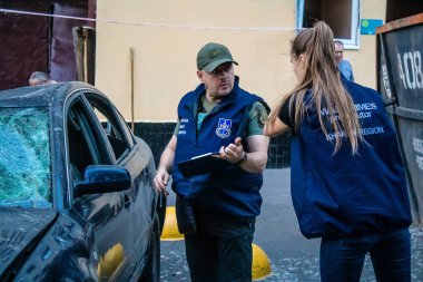 Kharkiv, Ukrayna, 15 Eylül 2024 Rus hava saldırısı 12 katlı bir binayı vurdu. Patlama, cam ve metali her yöne uçurdu. Bu da ikincil hasara yol açtı..