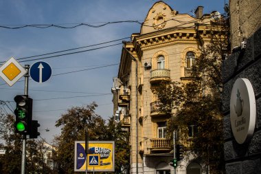 Kharkiv, Ukrayna, 18 Eylül 2024 Kharkiv şehri. Rusya ile savaş sırasında Harkiv binaları füzeler tarafından tehdit ediliyordu. Altyapı ve binalar birincil hedeflerdir.