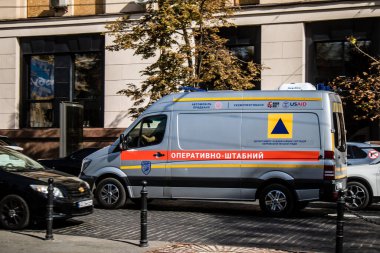 Kharkiv, Ukrayna, 18 Eylül 2024 Kharkiv şehir merkezi ambulansı Rusya ile savaş sırasında, Harkiv Rus füzelerinin ve sirenlerinin sesi her gün yankılanıyor.