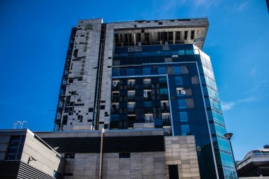 Kharkiv, Ukrayna, 21 Eylül 2024 Palace Hotel Harkiv 'e yapılan Rus saldırısından sonra. Patlama, cam ve metal parçalarını her yöne uçurdu ve ciddi hasara yol açtı..