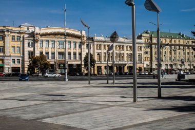 Kharkiv, Ukrayna, 18 Eylül 2024 Kharkiv şehri. Rusya ile savaş sırasında Harkiv binaları füzeler tarafından tehdit ediliyordu. Altyapı ve binalar birincil hedeflerdir.