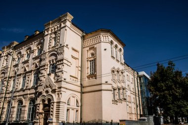 Kharkiv, Ukrayna, 18 Eylül 2024 Kharkiv şehri. Rusya ile savaş sırasında Harkiv binaları füzeler tarafından tehdit ediliyordu. Altyapı ve binalar birincil hedeflerdir.
