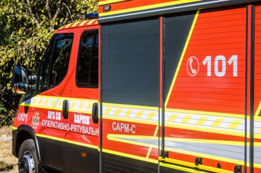 Kharkiv, Ukrayna, 22 Eylül 2024. Rusya 'nın Kharkiv' in Shevchenkivsky ilçesindeki bir yerleşim yerine düzenlediği ve 21 kişinin yaralanmasına ve ciddi hasara yol açan saldırıdan sonra.