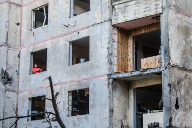 Kharkiv, Ukrayna, 22 Eylül 2024. Rusya 'nın Kharkiv' in Shevchenkivsky ilçesindeki bir yerleşim yerine düzenlediği ve 21 kişinin yaralanmasına ve ciddi hasara yol açan saldırıdan sonra.