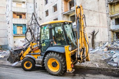 Kharkiv, Ukrayna, 22 Eylül 2024. Rusya 'nın Kharkiv' in Shevchenkivsky ilçesindeki bir yerleşim yerine düzenlediği ve 21 kişinin yaralanmasına ve ciddi hasara yol açan saldırıdan sonra.