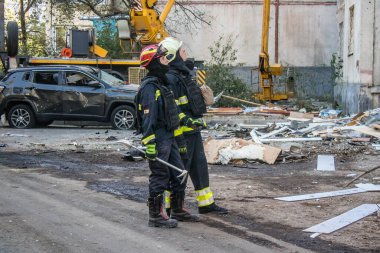 Kharkiv, Ukrayna, 22 Eylül 2024. Rusya 'nın Kharkiv' in Shevchenkivsky ilçesindeki bir yerleşim yerine düzenlediği ve 21 kişinin yaralanmasına ve ciddi hasara yol açan saldırıdan sonra.