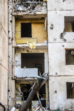 Kharkiv, Ukrayna, 22 Eylül 2024. Rusya 'nın Kharkiv' in Shevchenkivsky ilçesindeki bir yerleşim yerine düzenlediği ve 21 kişinin yaralanmasına ve ciddi hasara yol açan saldırıdan sonra.