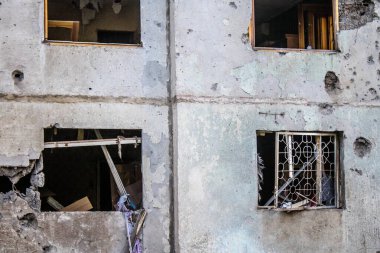 Kharkiv, Ukrayna, 22 Eylül 2024. Rusya 'nın Kharkiv' in Shevchenkivsky ilçesindeki bir yerleşim yerine düzenlediği ve 21 kişinin yaralanmasına ve ciddi hasara yol açan saldırıdan sonra.