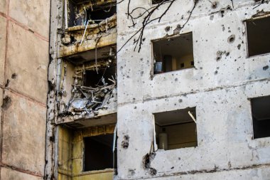 Kharkiv, Ukrayna, 22 Eylül 2024. Rusya 'nın Kharkiv' in Shevchenkivsky ilçesindeki bir yerleşim yerine düzenlediği ve 21 kişinin yaralanmasına ve ciddi hasara yol açan saldırıdan sonra.