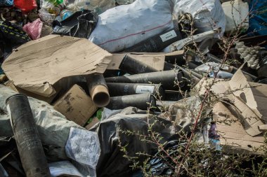 Kharkiv Oblastı, Ukrayna, 18 Eylül 2024 Ukrayna ve Rus silahlı kuvvetleri arasındaki gri bölgede. Bu tampon bölge tehlikeli ve bölgede öfke ile mücadele ediliyor..