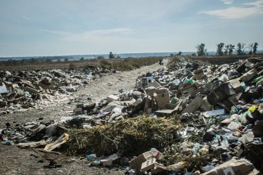 Kharkiv Oblastı, Ukrayna, 18 Eylül 2024 Ukrayna ve Rus silahlı kuvvetleri arasındaki gri bölgede. Bu tampon bölge tehlikeli ve bölgede öfke ile mücadele ediliyor..