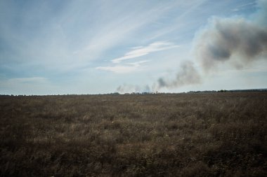 Kharkiv Oblastı, Ukrayna, 18 Eylül 2024 Ukrayna ve Rus silahlı kuvvetleri arasındaki gri bölgede. Bu tampon bölge tehlikeli ve bölgede öfke ile mücadele ediliyor..