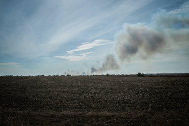Kharkiv Oblastı, Ukrayna, 18 Eylül 2024 Ukrayna ve Rus silahlı kuvvetleri arasındaki gri bölgede. Bu tampon bölge tehlikeli ve bölgede öfke ile mücadele ediliyor..