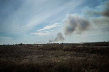 Kharkiv Oblastı, Ukrayna, 18 Eylül 2024 Ukrayna ve Rus silahlı kuvvetleri arasındaki gri bölgede. Bu tampon bölge tehlikeli ve bölgede öfke ile mücadele ediliyor..