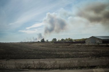 Kharkiv Oblastı, Ukrayna, 18 Eylül 2024 Ukrayna ve Rus silahlı kuvvetleri arasındaki gri bölgede. Bu tampon bölge tehlikeli ve bölgede öfke ile mücadele ediliyor..