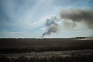 Kharkiv Oblastı, Ukrayna, 18 Eylül 2024 Ukrayna ve Rus silahlı kuvvetleri arasındaki gri bölgede. Bu tampon bölge tehlikeli ve bölgede öfke ile mücadele ediliyor..