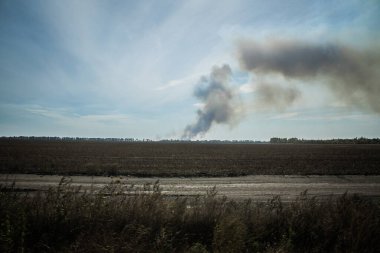 Kharkiv Oblastı, Ukrayna, 18 Eylül 2024 Ukrayna ve Rus silahlı kuvvetleri arasındaki gri bölgede. Bu tampon bölge tehlikeli ve bölgede öfke ile mücadele ediliyor..