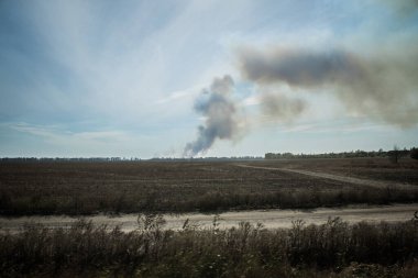 Kharkiv Oblastı, Ukrayna, 18 Eylül 2024 Ukrayna ve Rus silahlı kuvvetleri arasındaki gri bölgede. Bu tampon bölge tehlikeli ve bölgede öfke ile mücadele ediliyor..