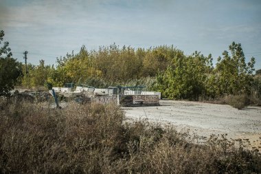 Kharkiv Oblastı, Ukrayna, 18 Eylül 2024 Ukrayna ve Rus silahlı kuvvetleri arasındaki gri bölgede. Bu tampon bölge tehlikeli ve bölgede öfke ile mücadele ediliyor..