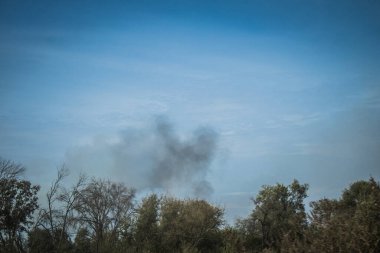 Kharkiv Oblastı, Ukrayna, 18 Eylül 2024 Ukrayna ve Rus silahlı kuvvetleri arasındaki gri bölgede. Bu tampon bölge tehlikeli ve bölgede öfke ile mücadele ediliyor..