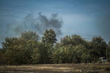 Kharkiv Oblastı, Ukrayna, 18 Eylül 2024 Ukrayna ve Rus silahlı kuvvetleri arasındaki gri bölgede. Bu tampon bölge tehlikeli ve bölgede öfke ile mücadele ediliyor..