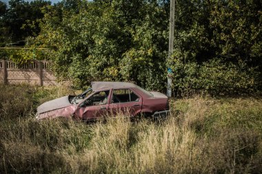 Kharkiv Oblastı, Ukrayna, 18 Eylül 2024 Ukrayna ve Rus silahlı kuvvetleri arasındaki gri bölgede. Bu tampon bölge tehlikeli ve bölgede öfke ile mücadele ediliyor..