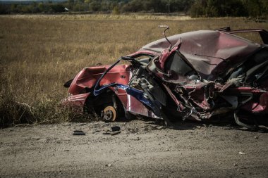 Kharkiv Oblastı, Ukrayna, 18 Eylül 2024 Ukrayna ve Rus silahlı kuvvetleri arasındaki gri bölgede. Bu tampon bölge tehlikeli ve bölgede öfke ile mücadele ediliyor..