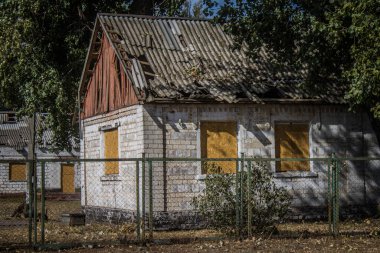 Borivska Selyshchna, Ukrayna, 28 Eylül 2024 Borivska Selyshchna şehri. Rusya ile savaş sırasında, Borivska Selyshchna şehri füzeler tarafından tehdit edildi. Altyapı ve binalar birincil hedeflerdir.