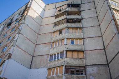 Kharkiv, Ukrayna, 28 Eylül 2024, Harkiv 'in kuzeyindeki Saltivka' da Hasarlı Bina. Banliyö bölgesi, Rusya 'nın bombardımanından ülkedeki diğer bölgelerden daha fazla etkilendi..