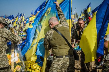 Kharkiv, Ukrayna, 30 Eylül 2024 123. Tabur 'un bölük komutanı Yüzbaşı Maksym Kudrin' in cenazesi. Cenaze töreni Zafer Sokağı mezarlığında yapılacak.
