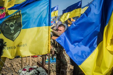 Kharkiv, Ukrayna, 30 Eylül 2024 123. Tabur 'un bölük komutanı Yüzbaşı Maksym Kudrin' in cenazesi. Cenaze töreni Zafer Sokağı mezarlığında yapılacak.