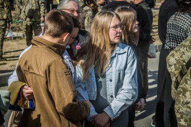 Kharkiv, Ukrayna, 30 Eylül 2024 123. Tabur 'un bölük komutanı Yüzbaşı Maksym Kudrin' in cenazesi. Cenaze töreni Zafer Sokağı mezarlığında yapılacak.
