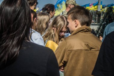 Kharkiv, Ukrayna, 30 Eylül 2024 123. Tabur 'un bölük komutanı Yüzbaşı Maksym Kudrin' in cenazesi. Cenaze töreni Zafer Sokağı mezarlığında yapılacak.