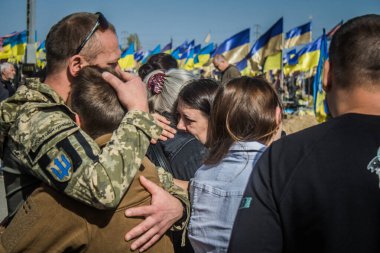 Kharkiv, Ukrayna, 30 Eylül 2024 123. Tabur 'un bölük komutanı Yüzbaşı Maksym Kudrin' in cenazesi. Cenaze töreni Zafer Sokağı mezarlığında yapılacak.