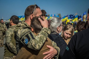 Kharkiv, Ukrayna, 30 Eylül 2024 123. Tabur 'un bölük komutanı Yüzbaşı Maksym Kudrin' in cenazesi. Cenaze töreni Zafer Sokağı mezarlığında yapılacak.